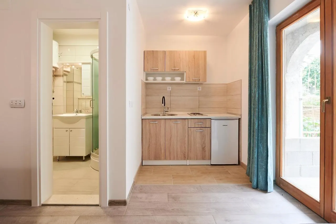 Cutan Apartment Trogir 0*,
